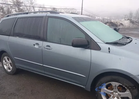 2005 Toyota Sienna Le z USA, uszkodzony, nr VIN 5TDZA23C95S298008